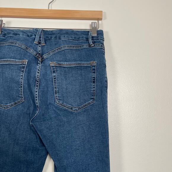 Good American • Good Legs Skinny Crop Jeans Blue 615 - Picture 4 of 6